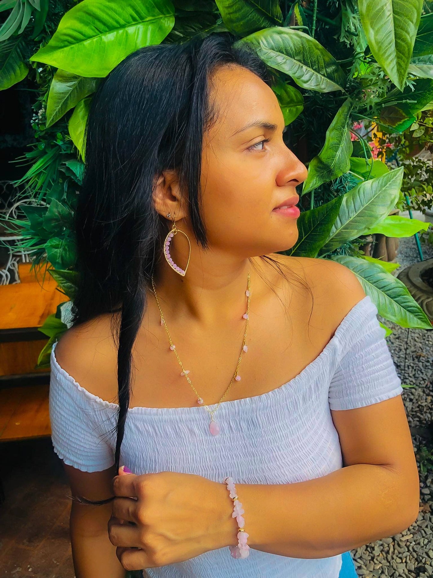 Wonderland rose quartz and gold necklace