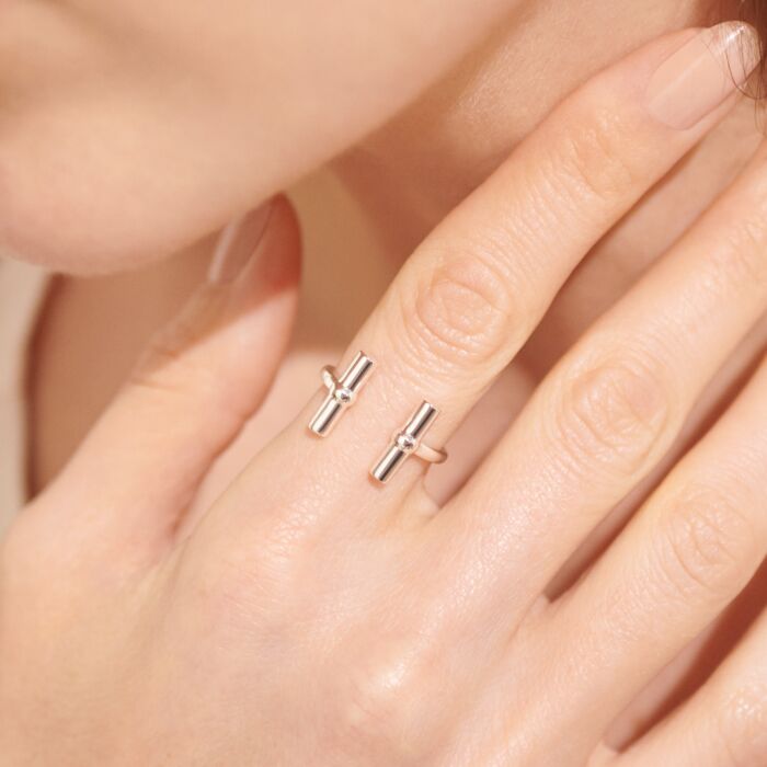 Aura Bar Ring in Silver Plating