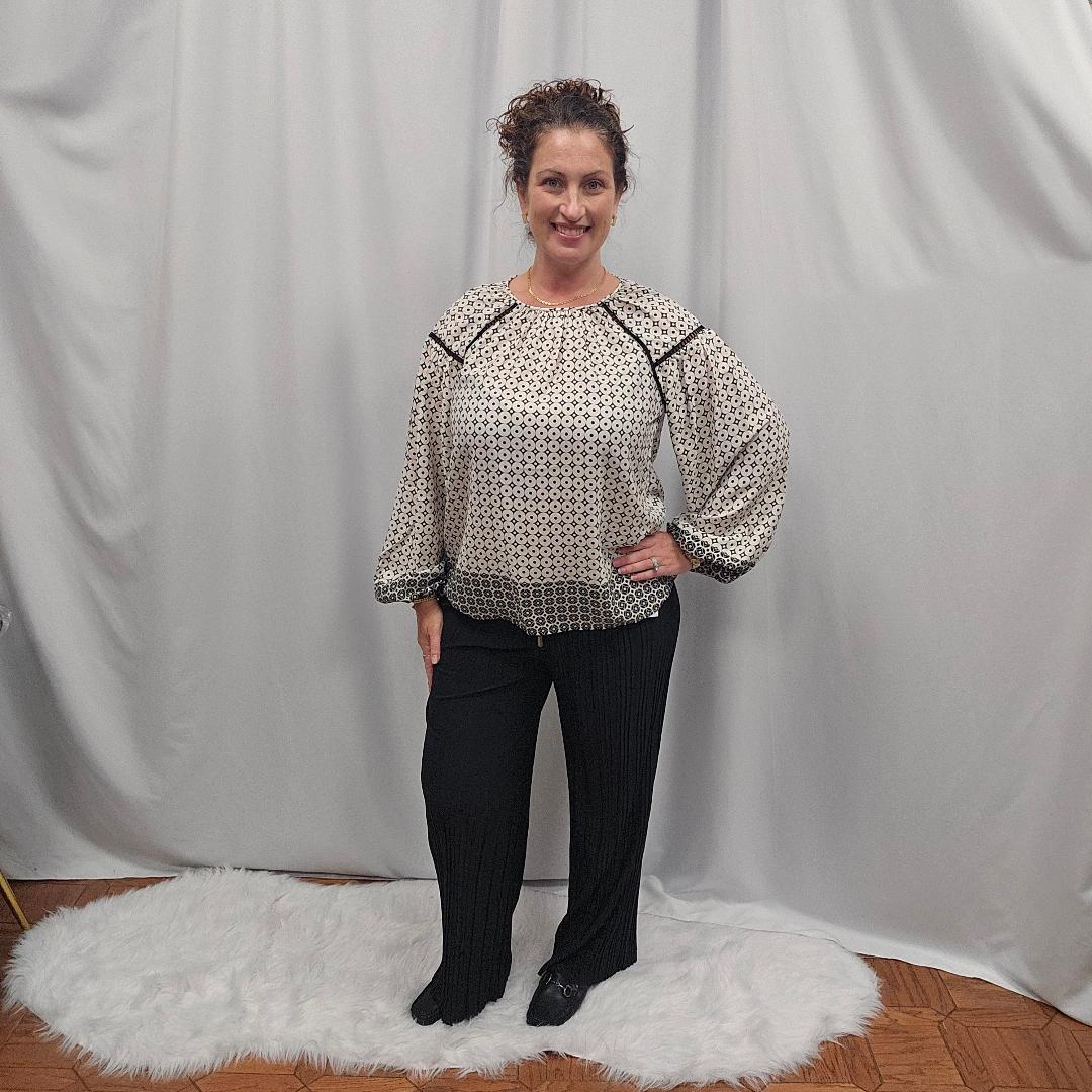 GEO BORDER PRINT SATIN LACE INSERT PEASANT TOP