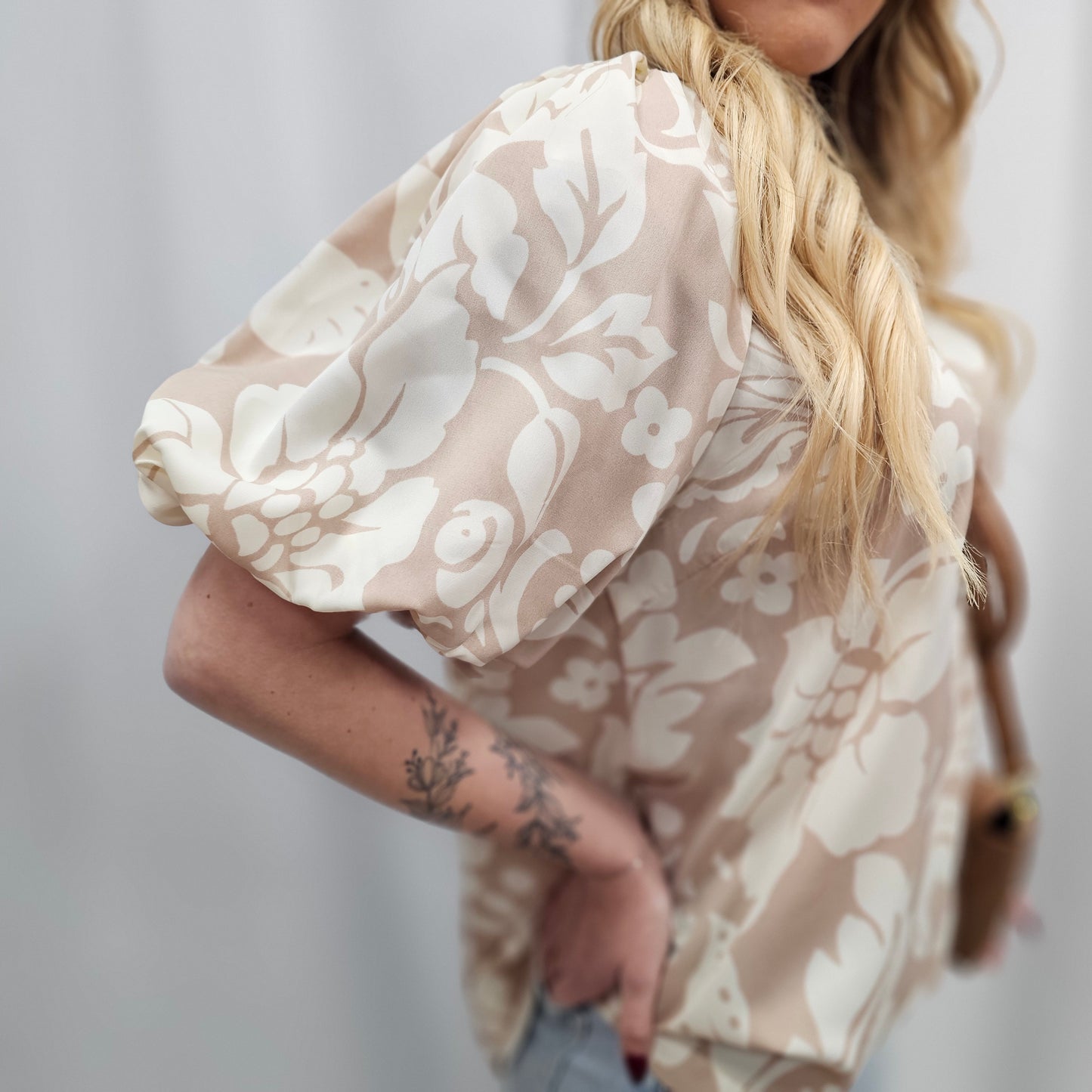 Split Neck Floral Print Balloon Sleeve Top